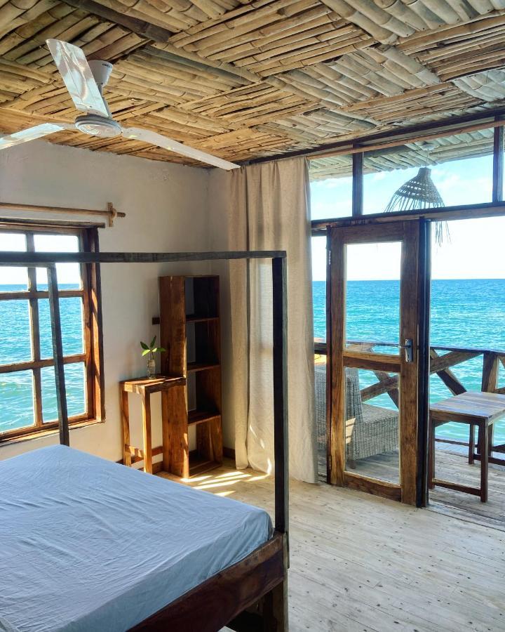 Soul Rebel Lodge & Backpackers Nkhata Bay 외부 사진