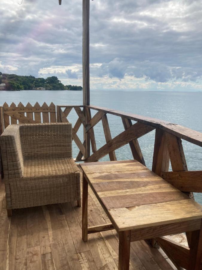 Soul Rebel Lodge & Backpackers Nkhata Bay 외부 사진