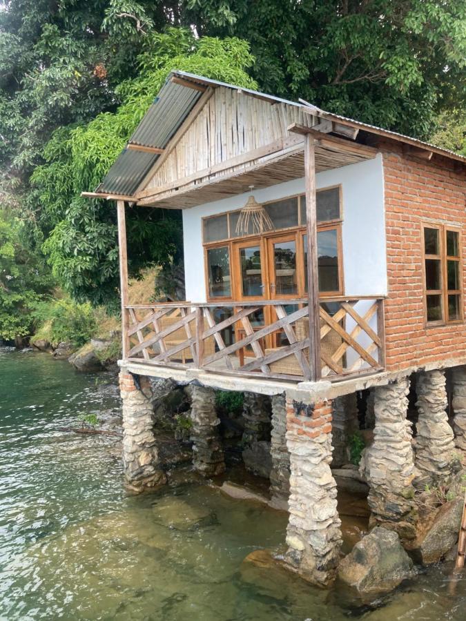 Soul Rebel Lodge & Backpackers Nkhata Bay 외부 사진