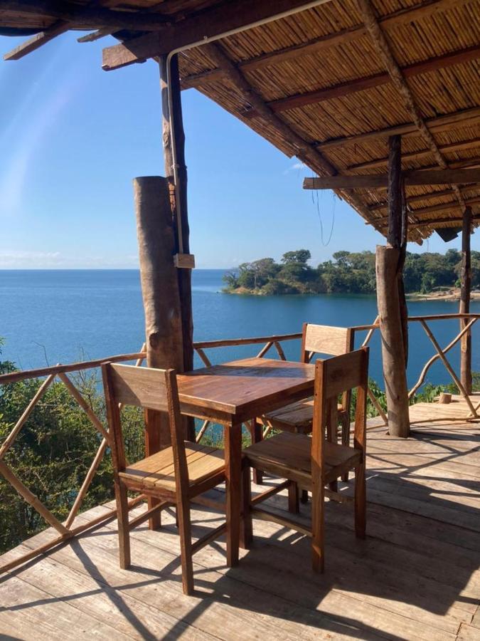 Soul Rebel Lodge & Backpackers Nkhata Bay 외부 사진