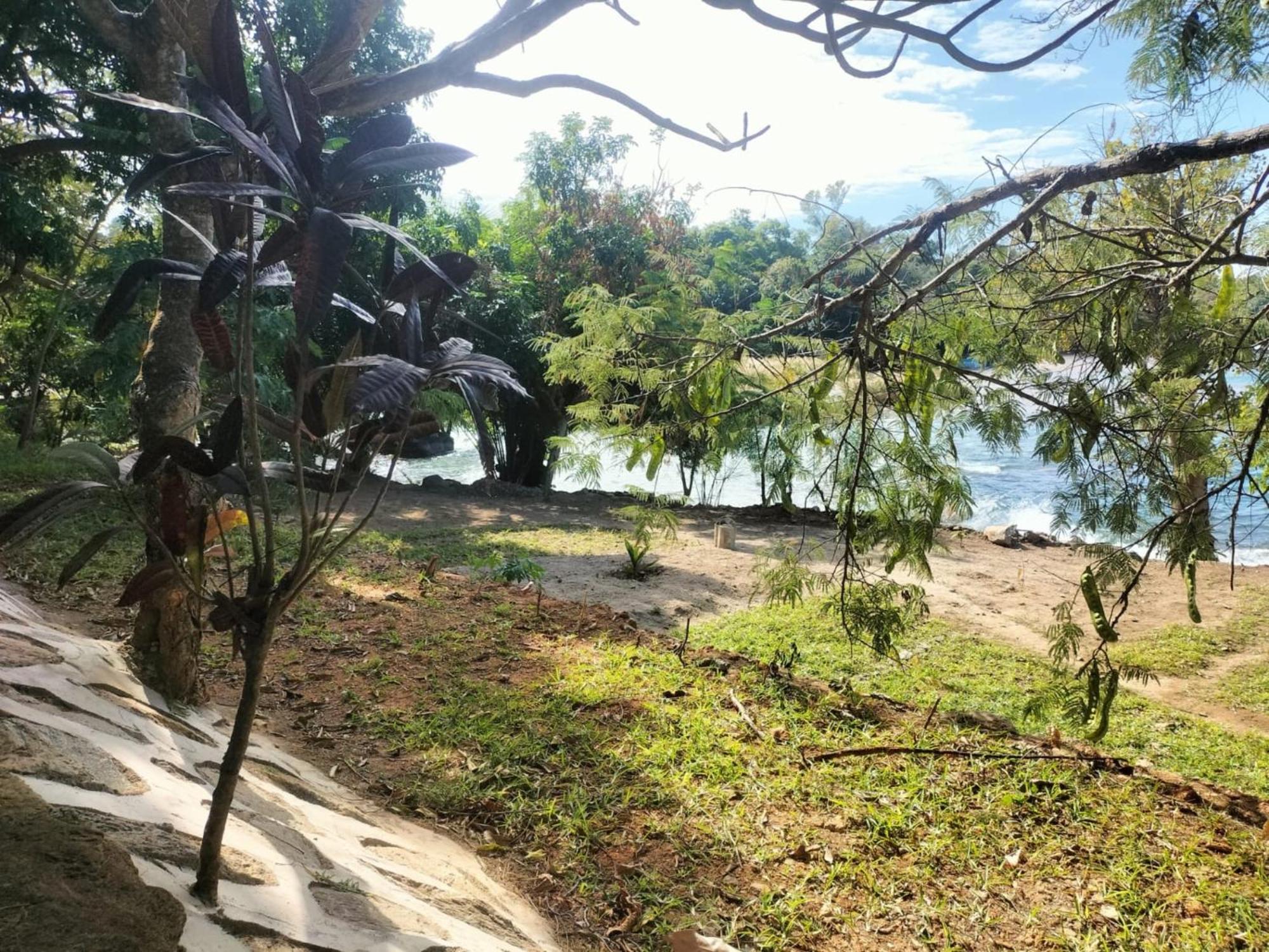 Soul Rebel Lodge & Backpackers Nkhata Bay 외부 사진